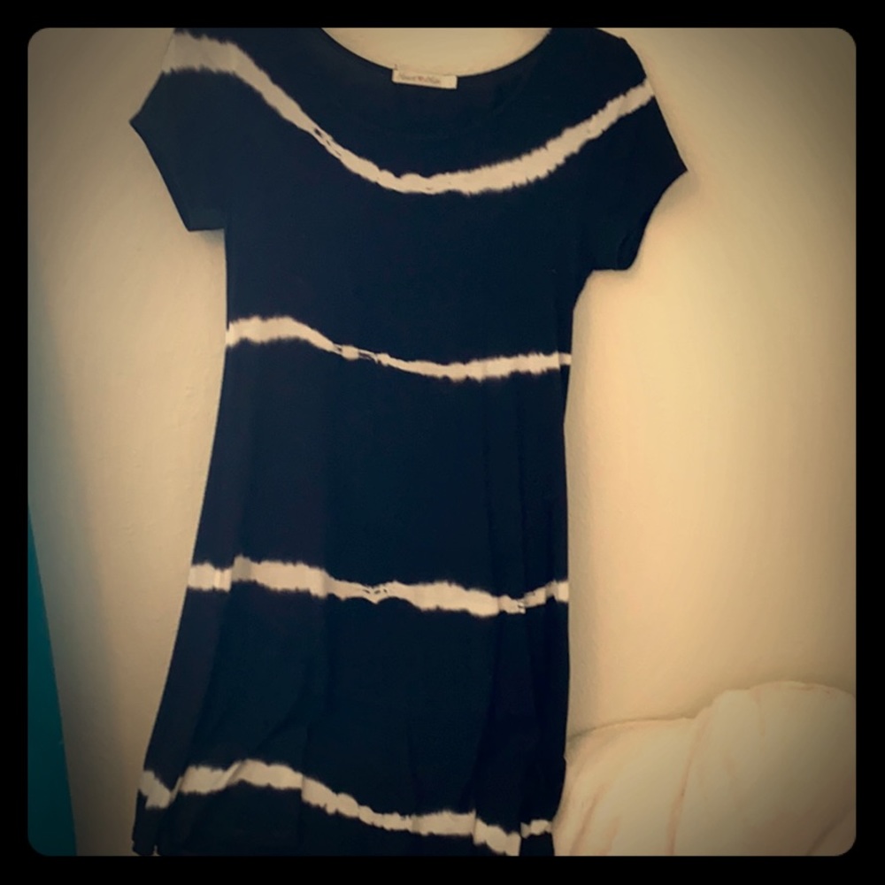 Black/white dress